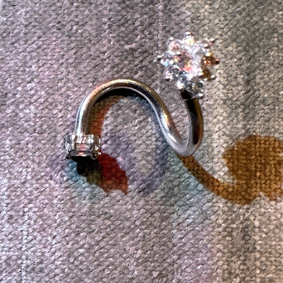 Pagoda Crystal Belly Button Ring - Picture 2 of 16